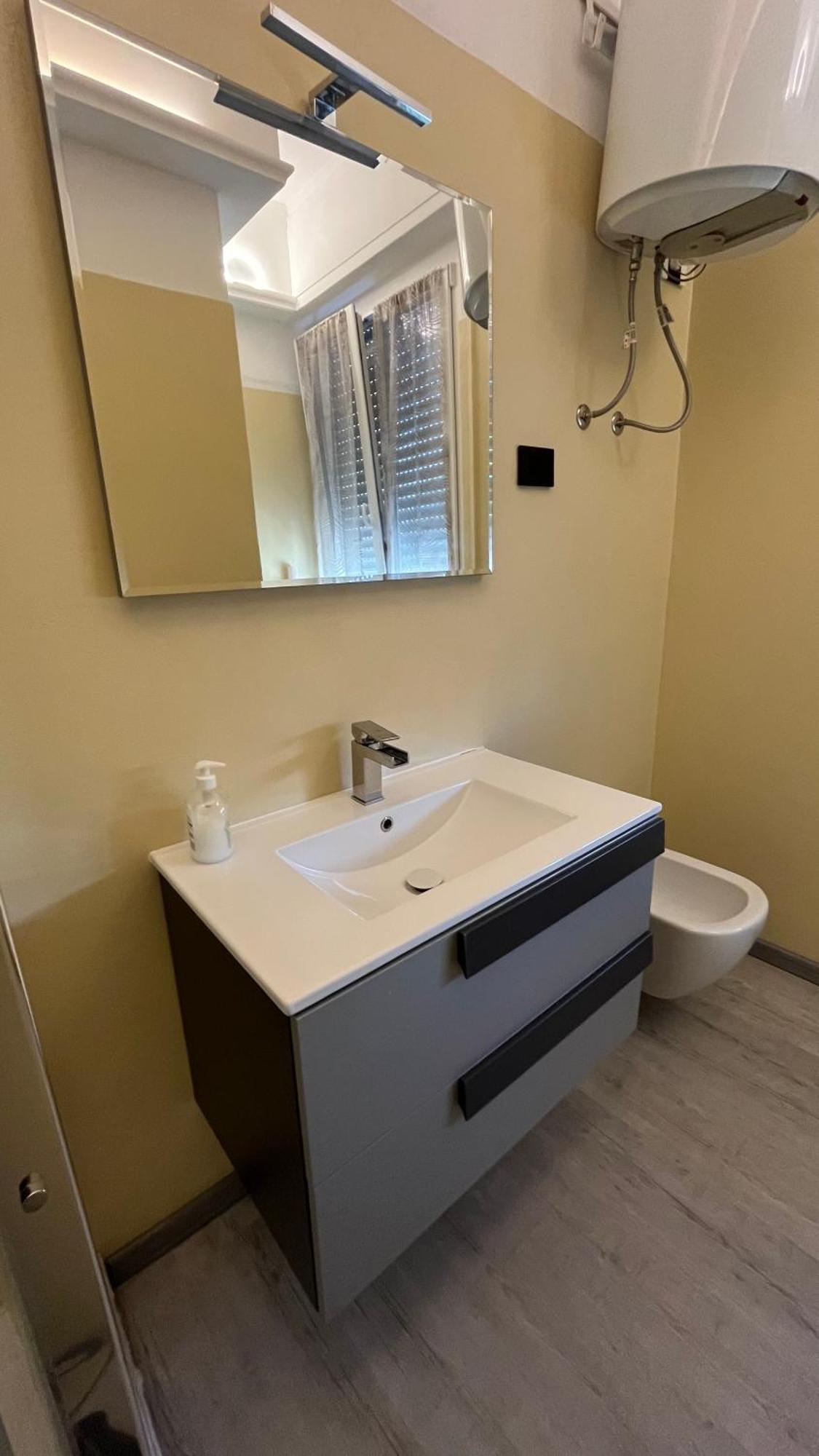 Gaslini 8 Apartment Genoa Bagian luar foto